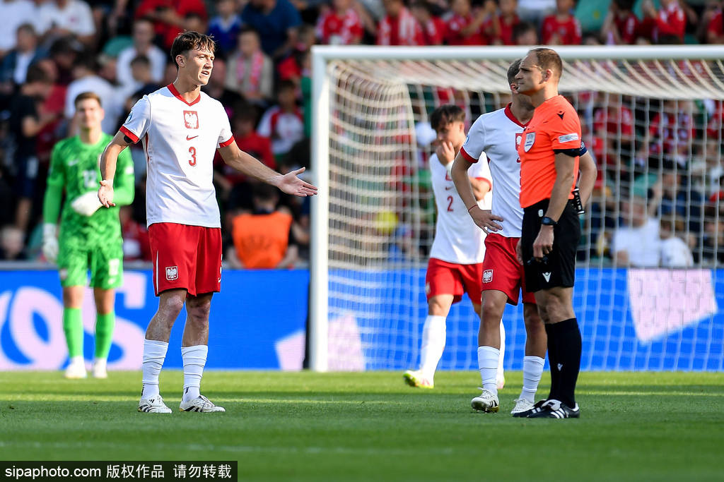 爱游戏官网-包含领先优势明显首场状态出色，湖人观众沸腾！，Rookie重返赛场引发球迷热议的词条