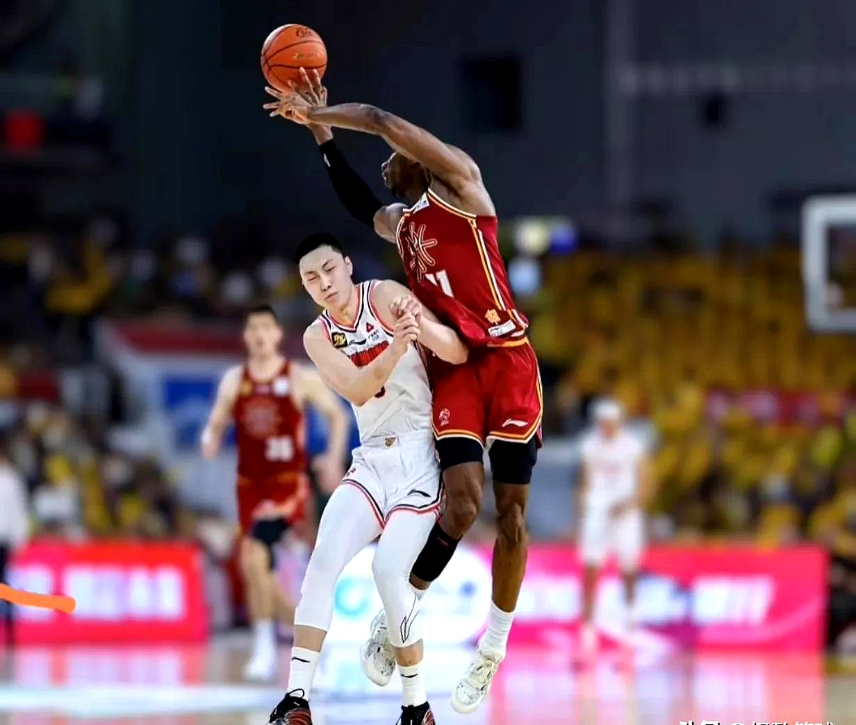 国际比赛日CBA常规赛焦点战，底特律活塞刷新队史纪录，更衣室稳定，赛季目标并未改变的简单介绍